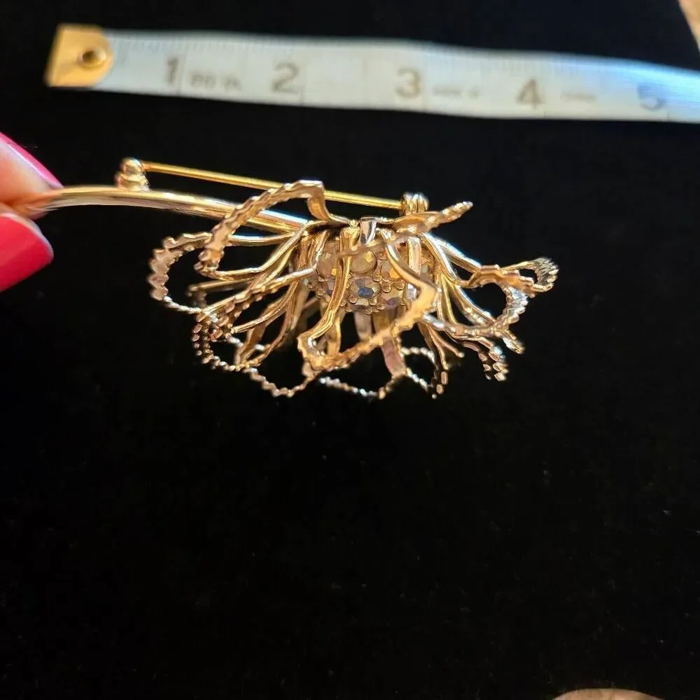 Sarah Coventry Allusion Flower Brooch Pin Aurora Boreallis Center 1968